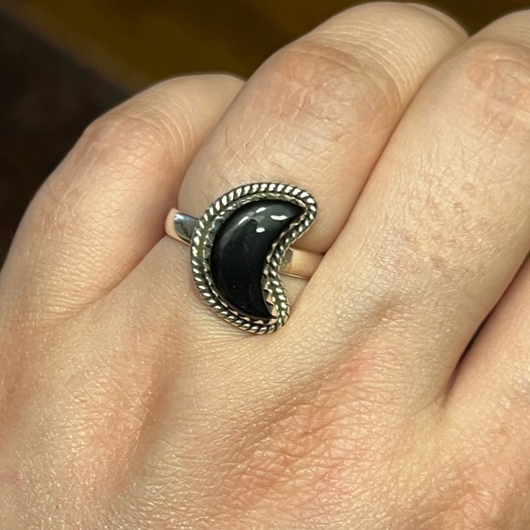 Onyx crescent moon sterling silver ring size 7.5 - Picture 5 of 5